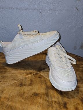 NWOT La Sheelah "Timeless-12" Fashion Sneakers In Size 8 1/2